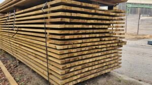 statybine mediena, statybinė mediena, mediniai padėklai, mediniai padeklai, medines paletes, malkos, lentos, tašai, tašeliai, balkiai, murlotai, dziovinta mediena, impregnuota mediena, dvigubo pjovimo mediena, malkos, skiedra, biokuras, mediniai pabegiai Medienos granulės
